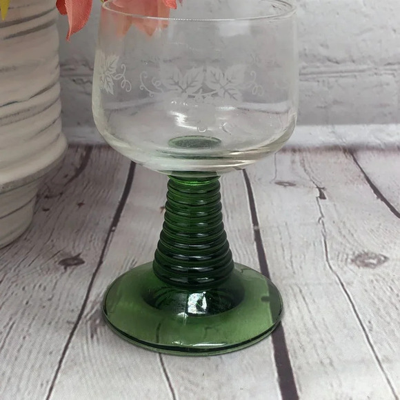 vintage green stem cordial wine glass with etched grapevine - Picture 2 of 6